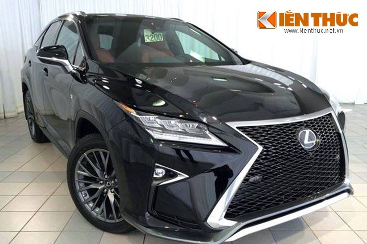 Phiên bản  Lexus RX 350 2016 Fsport vừa xuất hiện tại một đại lý nhập khẩu xe tư nhân tại Hà Nội. Được Lexus thiết kế lại hoàn toàn theo phong cách mới nhất của hãng. Chính vì vậy, kiểu dáng của RX 350 cũng sắc sảo giống như các dòng xe khác của Lexus gần đây.